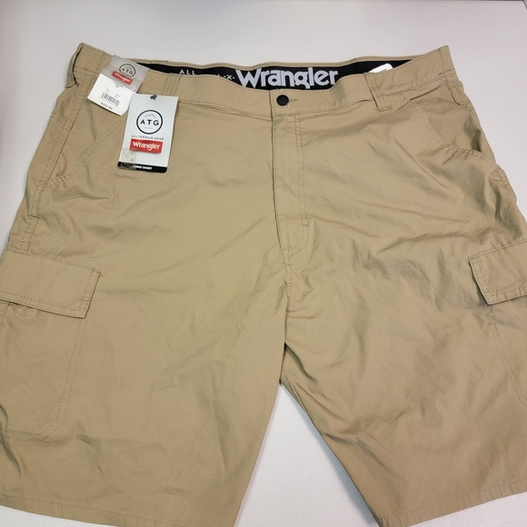 Wrangler ATG All Terrain Gear Cargo Shorts Mens Brown Sz 42 - Picture 1 of 5